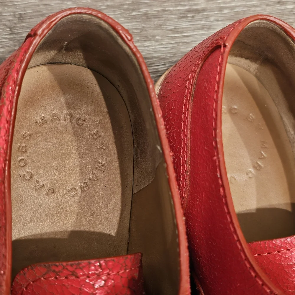 MARC JACOBS Crackled Red Leather Oxfords Sz 38.5 shoes